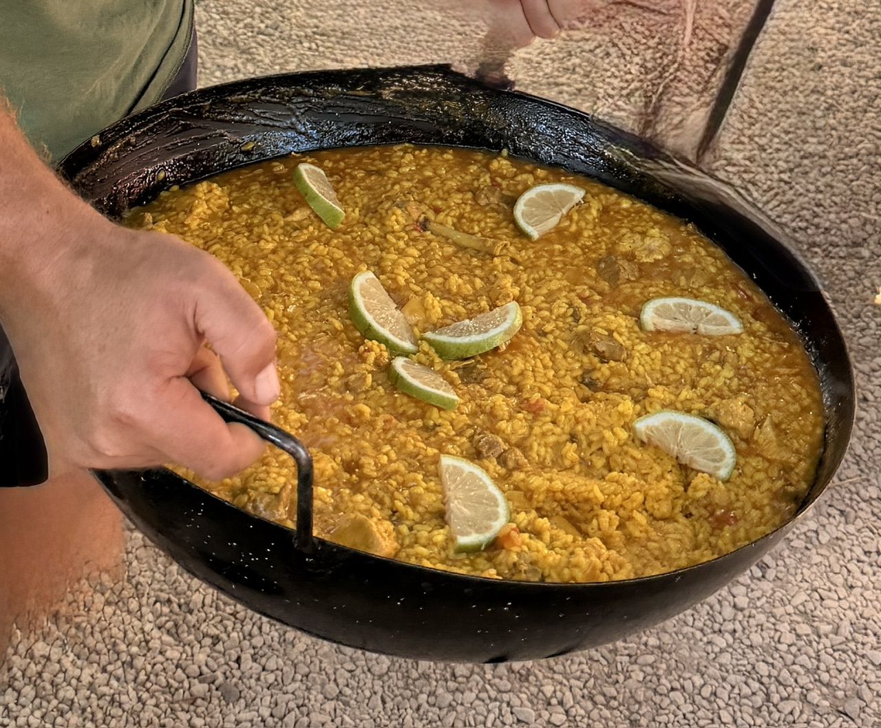 Paella auf einer andalusischen Finca