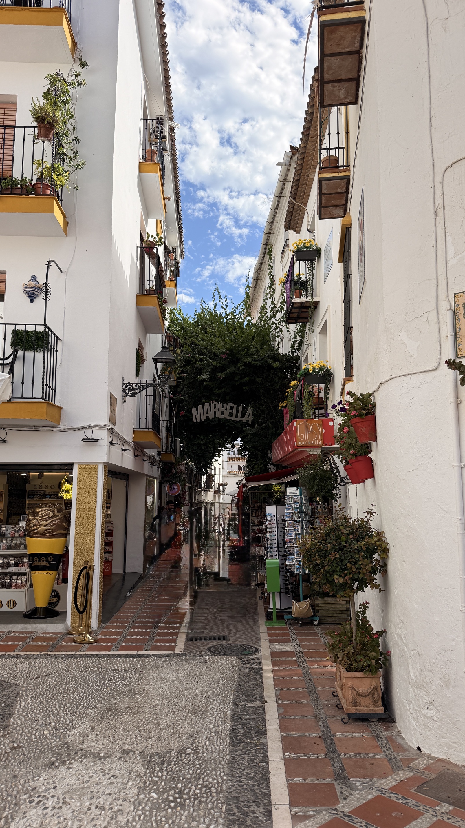 Gasse in der Altstadt von Marbella